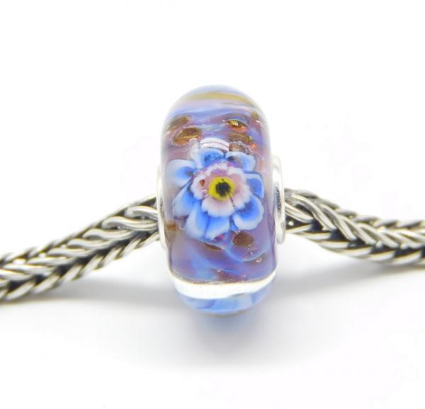 Violet Blue Flower Monroe - Elfbeads Glass - live photo